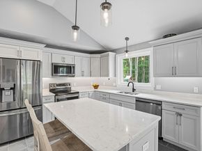 8 Hillside Dr, Sturbridge MA 01566