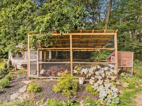 8 Hillside Dr, Sturbridge MA 01566