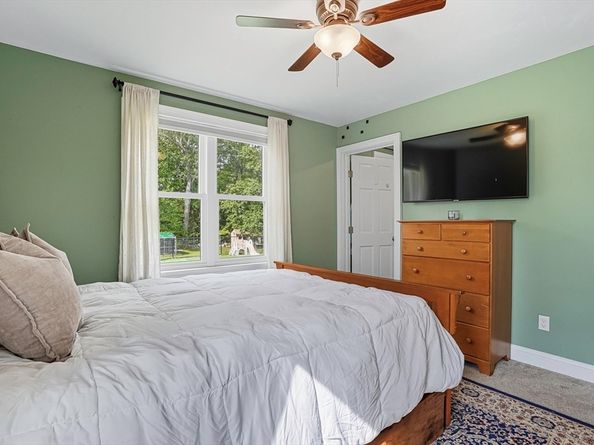 8 Hillside Dr, Sturbridge MA 01566