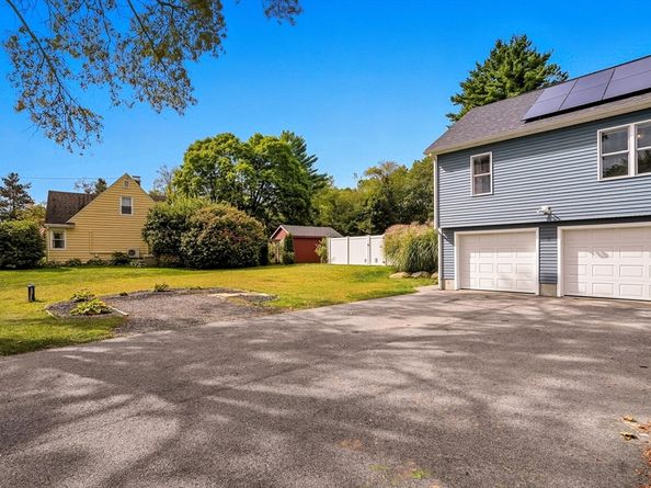 8 Hillside Dr, Sturbridge MA 01566