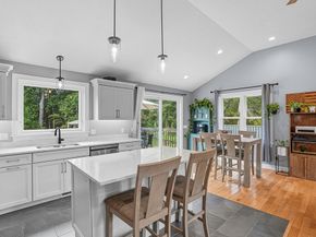 8 Hillside Dr, Sturbridge MA 01566