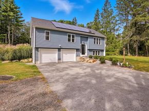 8 Hillside Dr, Sturbridge MA 01566