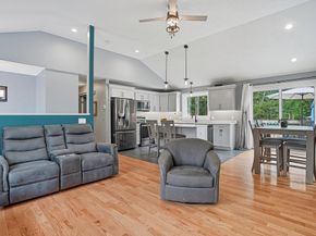 8 Hillside Dr, Sturbridge MA 01566