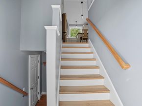 8 Hillside Dr, Sturbridge MA 01566