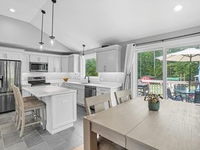 8 Hillside Dr, Sturbridge MA 01566