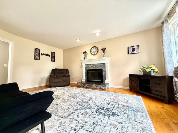 7 Tower Hill Rd, Oxford MA 01540