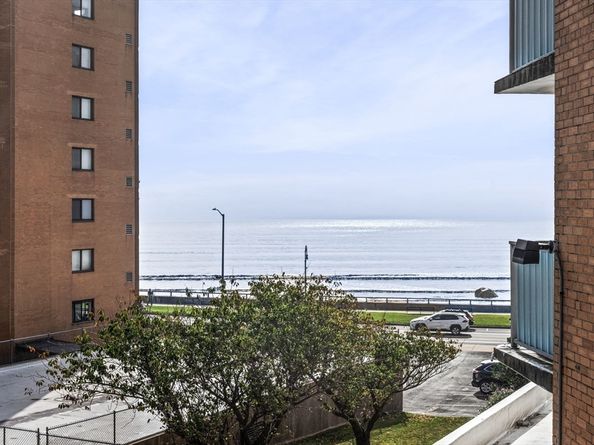 300 Lynn Shore Dr 408, Lynn MA 01902