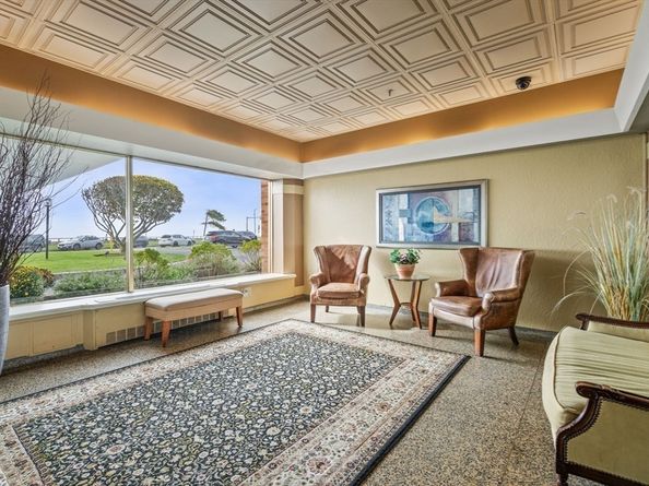 300 Lynn Shore Dr 408, Lynn MA 01902