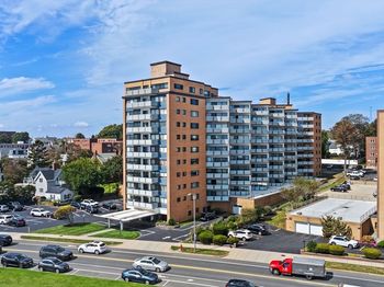300 Lynn Shore Dr