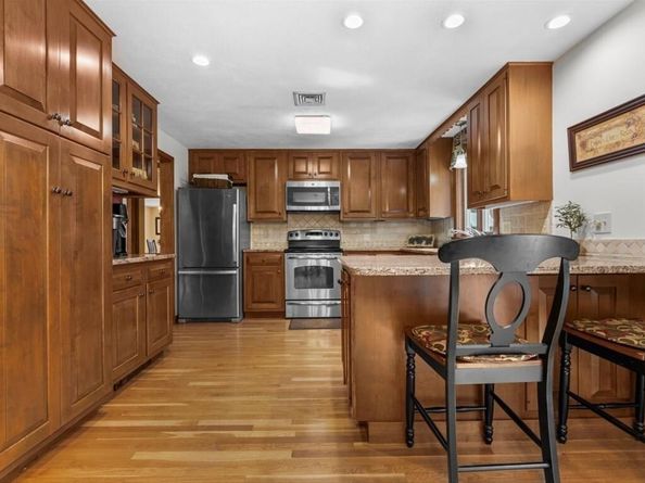 121 Bullard St, Holliston MA 01746