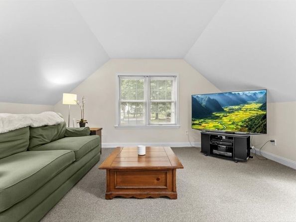 121 Bullard St, Holliston MA 01746