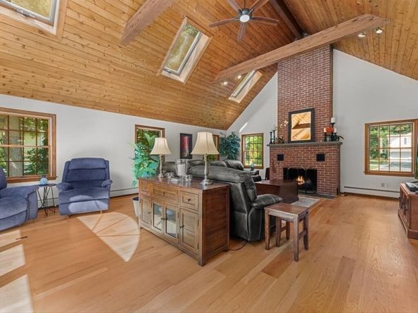 121 Bullard St, Holliston MA 01746