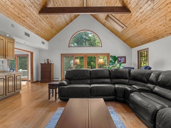 121 Bullard St, Holliston MA 01746
