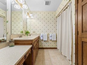 121 Bullard St, Holliston MA 01746