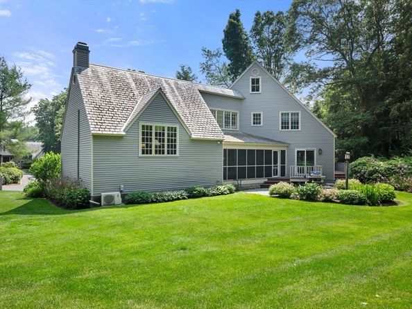 18 Phillips Pond Rd 18, Natick MA 01760