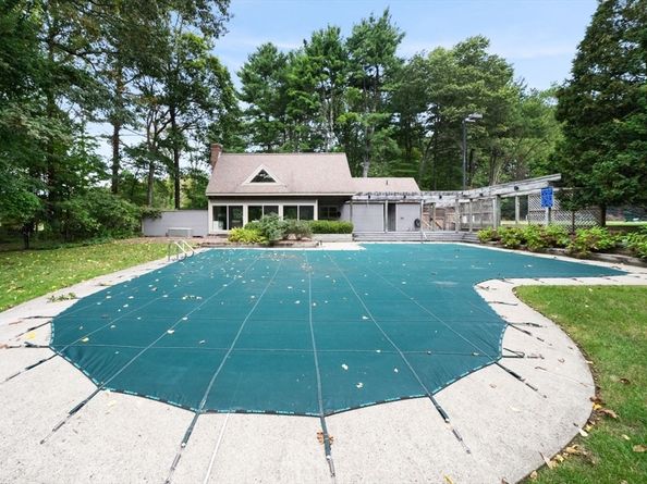 18 Phillips Pond Rd 18, Natick MA 01760