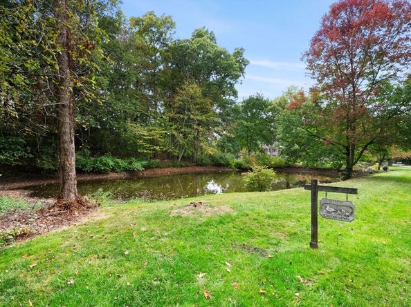 18 Phillips Pond Rd 18, Natick MA 01760
