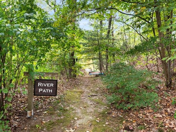 18 Phillips Pond Rd 18, Natick MA 01760