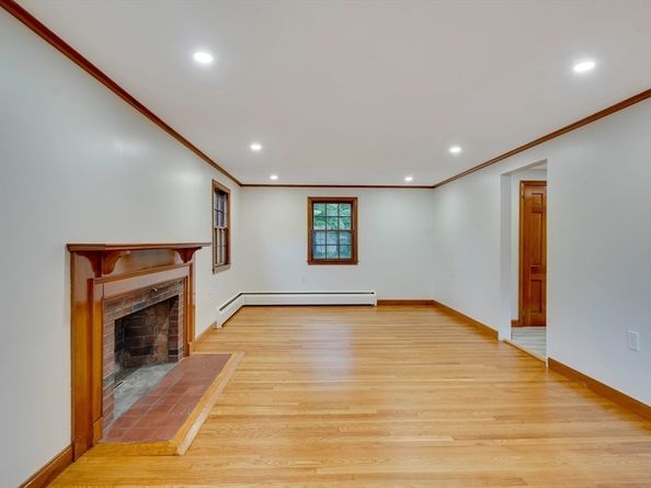 223 Washington St, Reading MA 01867