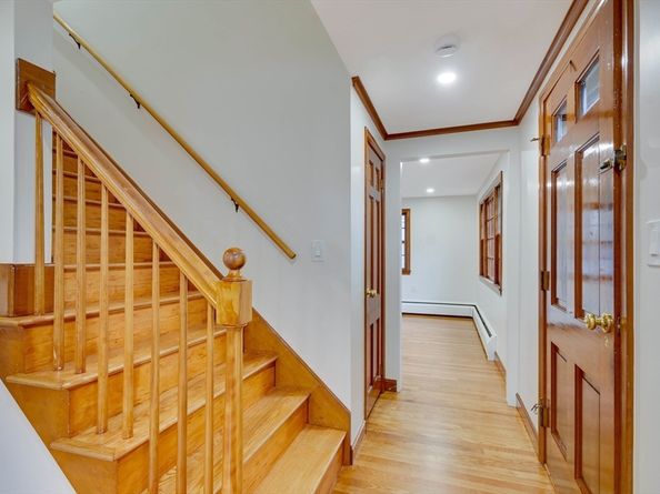 223 Washington St, Reading MA 01867