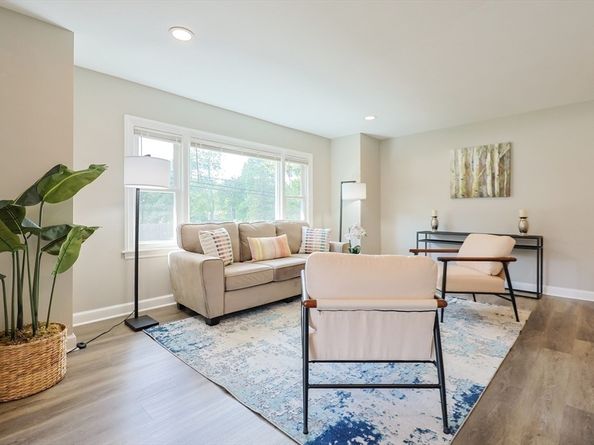 256 S Main St, Hopedale MA 01747