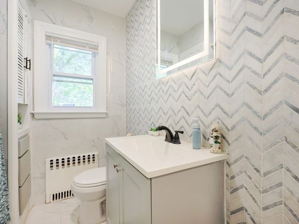 256 S Main St, Hopedale MA 01747