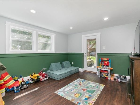 34 & 34R Pickering St, Essex MA 01929