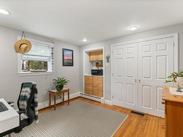 34 & 34R Pickering St, Essex MA 01929