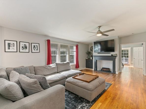 34 & 34R Pickering St, Essex MA 01929