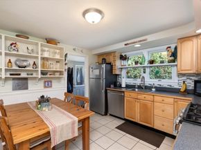 34 & 34R Pickering St, Essex MA 01929