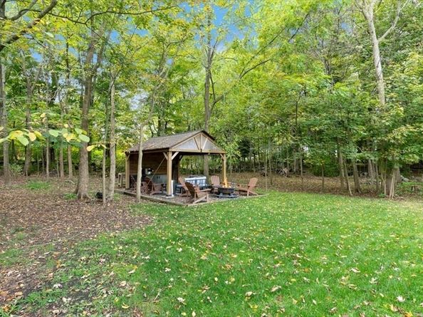 34 & 34R Pickering St, Essex MA 01929