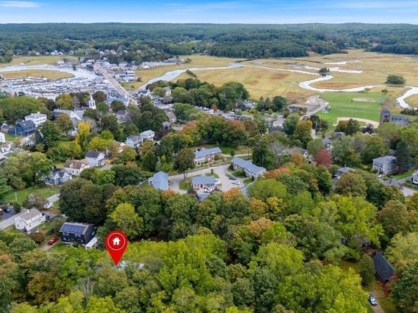 34 & 34R Pickering St, Essex MA 01929