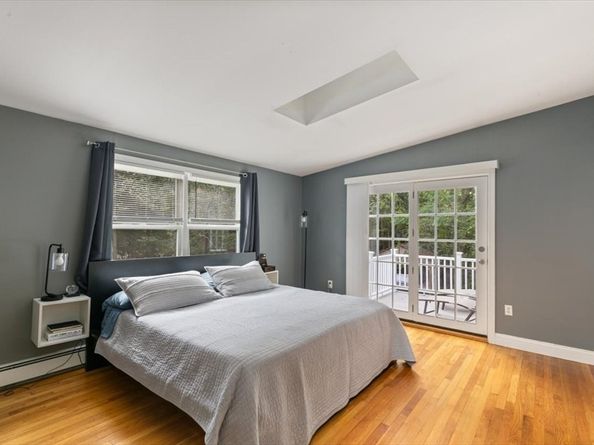 34 & 34R Pickering St, Essex MA 01929