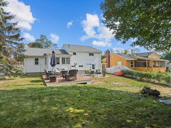 24 Maple St, Marblehead MA 01945