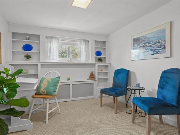 24 Maple St, Marblehead MA 01945