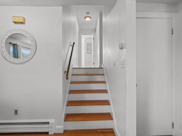 24 Maple St, Marblehead MA 01945