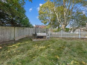 24 Maple St, Marblehead MA 01945