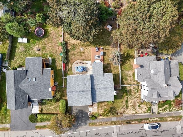 24 Maple St, Marblehead MA 01945