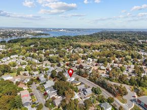 24 Maple St, Marblehead MA 01945