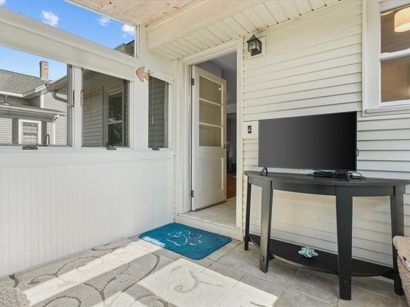 24 Maple St, Marblehead MA 01945