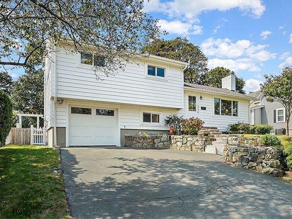 24 Maple St, Marblehead MA 01945