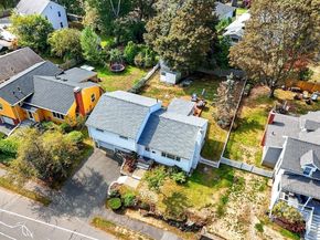 24 Maple St, Marblehead MA 01945