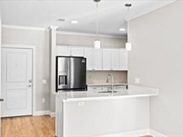 485 Blue Hills Parkway 26, Milton MA 02186