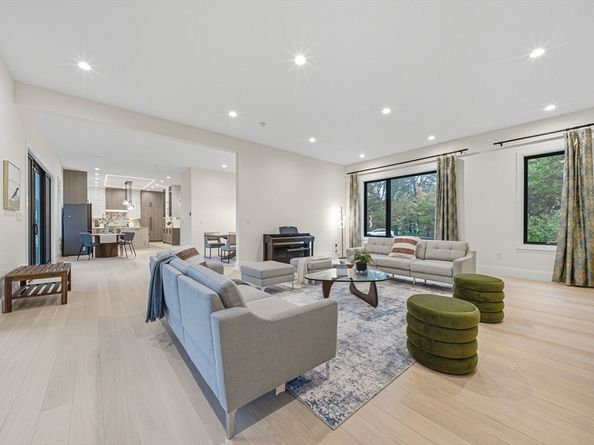 5 Kappius Path, Newton MA 02459