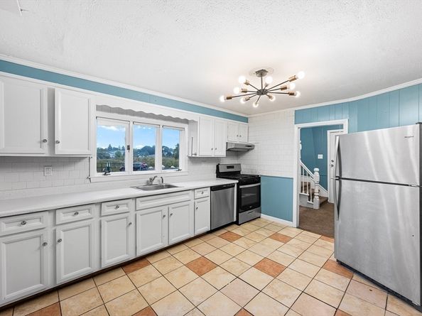 14 River Street Pl, Lynn MA 01905