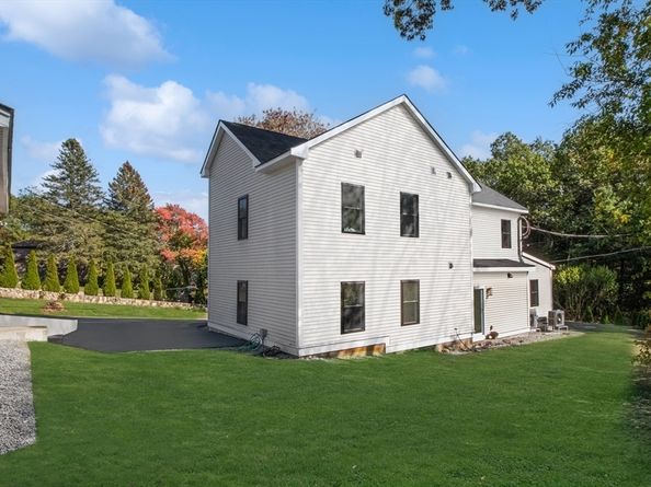 119 River St, Middleton MA 01949