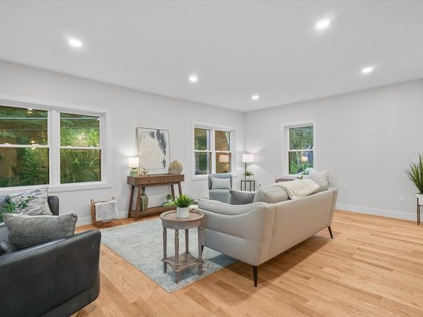 119 River St, Middleton MA 01949