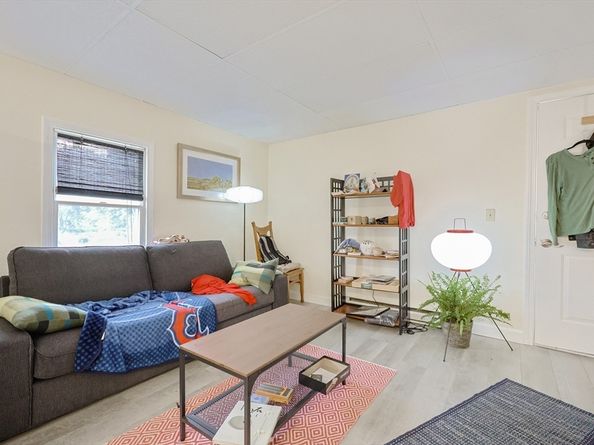 31-37 Leicester St, Oxford MA 01537