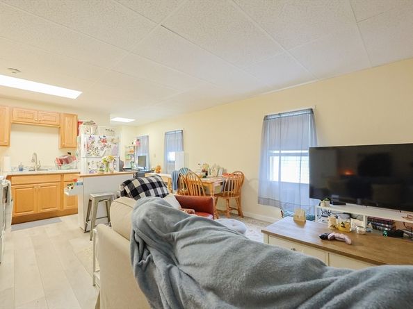 31-37 Leicester St, Oxford MA 01537