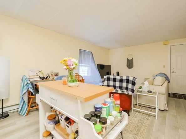 31-37 Leicester St, Oxford MA 01537